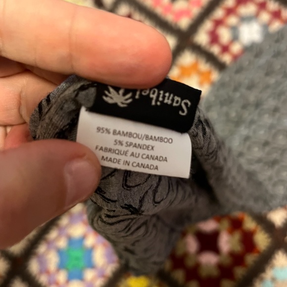 Sanibel gray xoxo bamboo knit infinity scarf made in Canada EUC - Picture 6 of 9